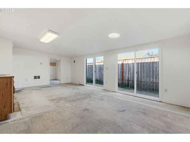 1424 T St, Springfield, OR 97477