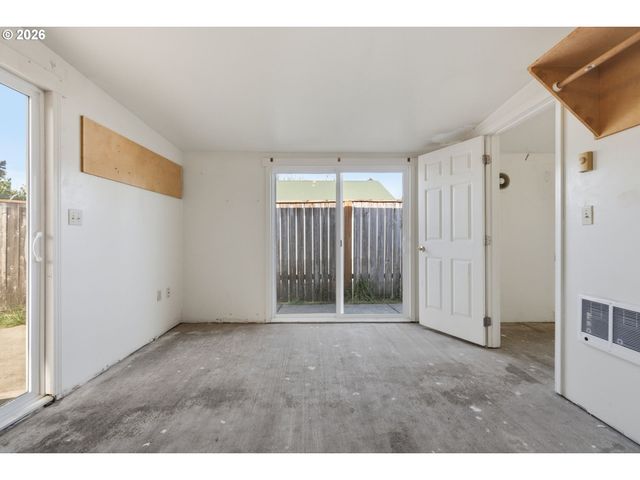 1424 T St, Springfield, OR 97477