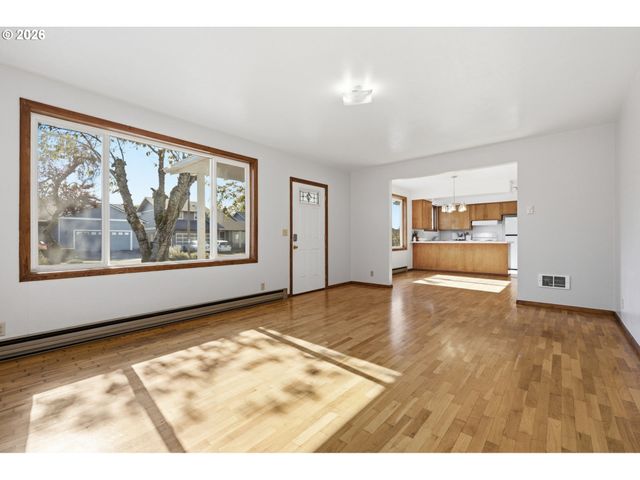 1424 T St, Springfield, OR 97477