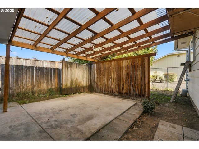 1424 T St, Springfield, OR 97477