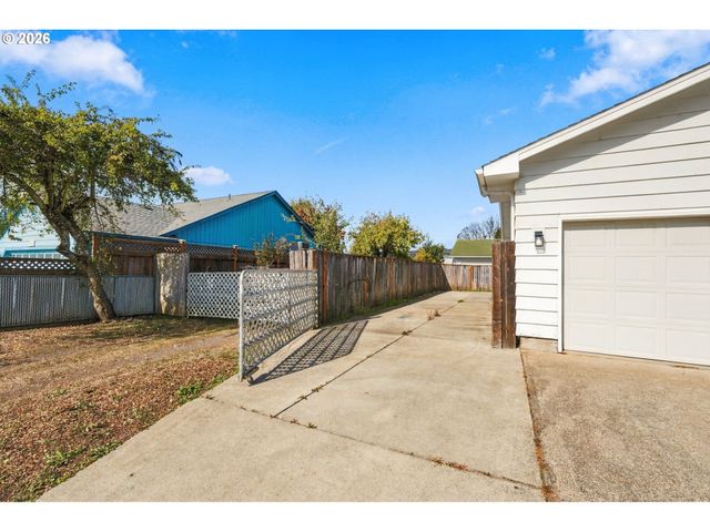 1424 T St, Springfield, OR 97477