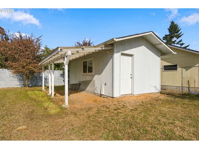 1424 T St, Springfield, OR 97477