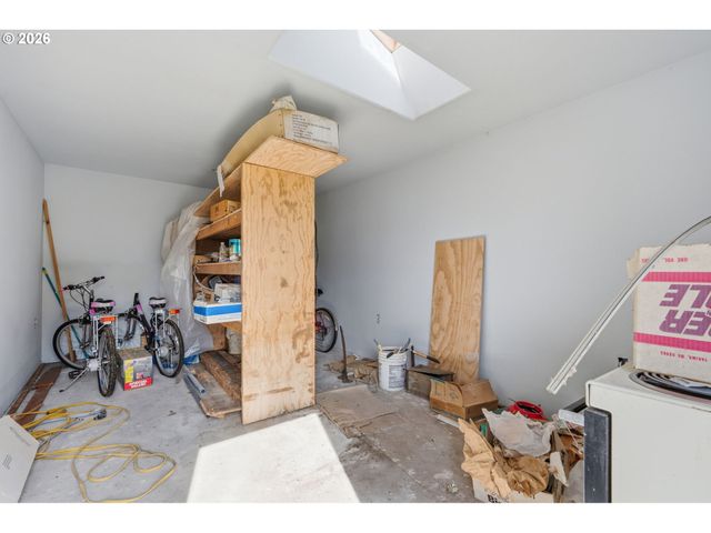 1424 T St, Springfield, OR 97477