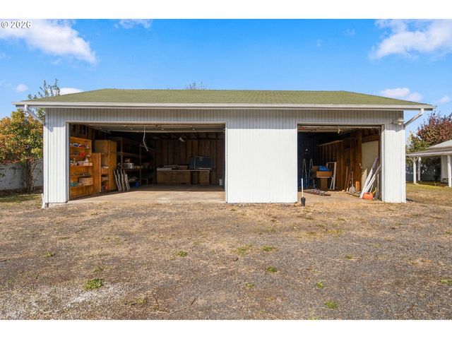 1424 T St, Springfield, OR 97477