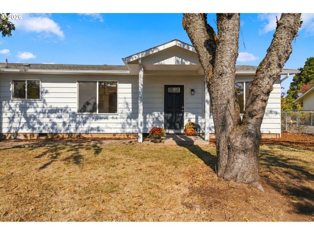 1424 T St, Springfield, OR 97477