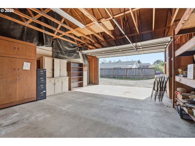 1424 T St, Springfield, OR 97477