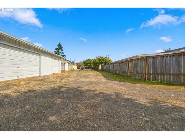 1424 T St, Springfield, OR 97477