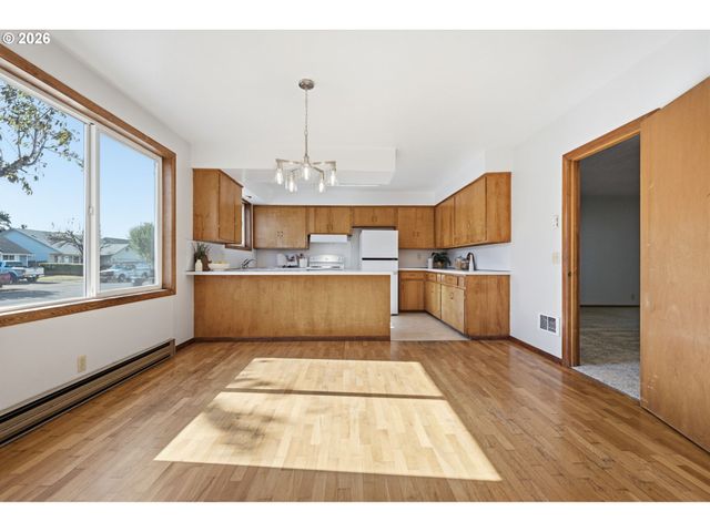 1424 T St, Springfield, OR 97477