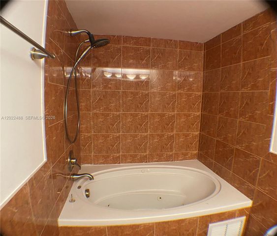 2061 NW 47th Ter 302, Lauderhill, FL 33313