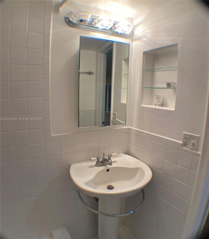2061 NW 47th Ter 302, Lauderhill, FL 33313