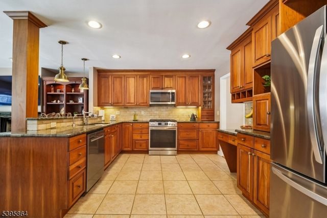 47 Canoe Brook Pkwy, Summit City, NJ 07901