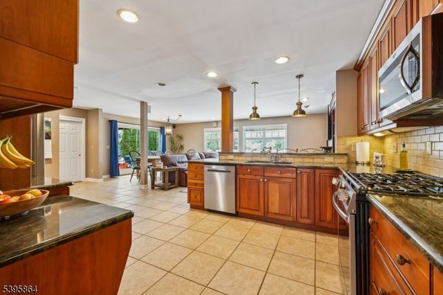 47 Canoe Brook Pkwy, Summit City, NJ 07901