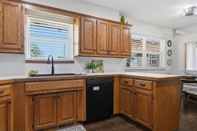 6812 N Ann Arbor Terrace, Oklahoma City, OK 73132