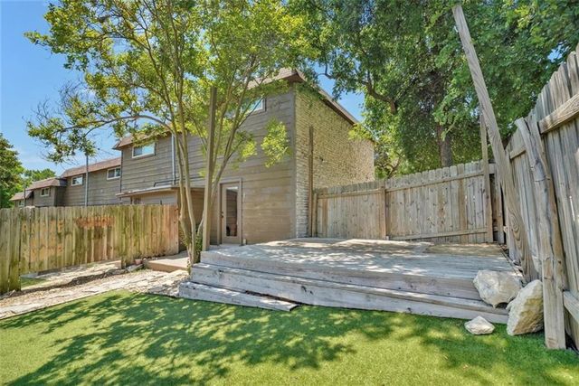 2000 Lightsey RD 1, Austin, TX 78704