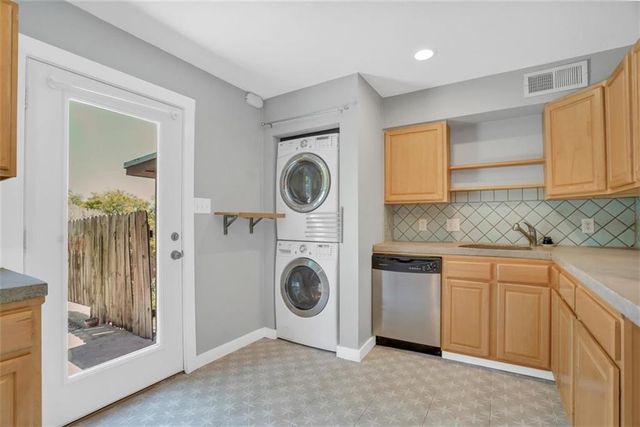 2000 Lightsey RD 1, Austin, TX 78704