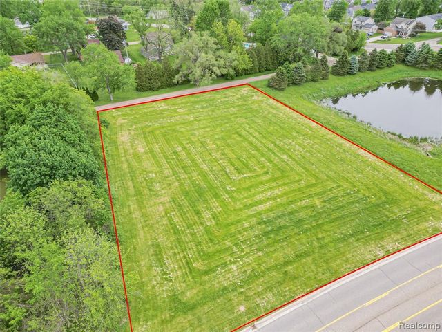 57735 New Hudson Drive, New Hudson, MI 48165