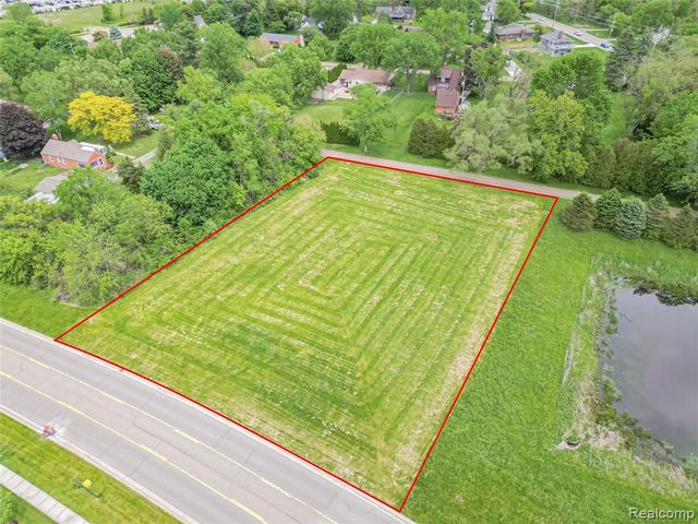 57735 New Hudson Drive, New Hudson, MI 48165