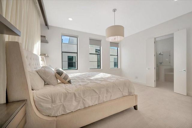 2104 Colorado Street, Houston, TX 77007