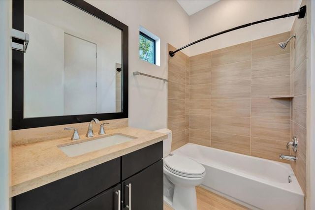 2104 Colorado Street, Houston, TX 77007