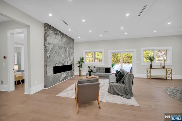 10 Drummond Terrace, Livingston, NJ 07039