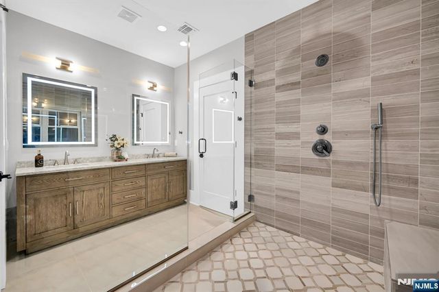 10 Drummond Terrace, Livingston, NJ 07039