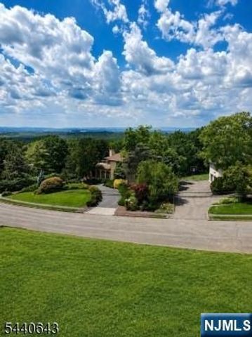 10 Drummond Terrace, Livingston, NJ 07039