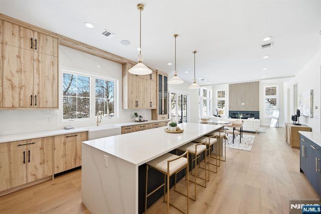 10 Drummond Terrace, Livingston, NJ 07039