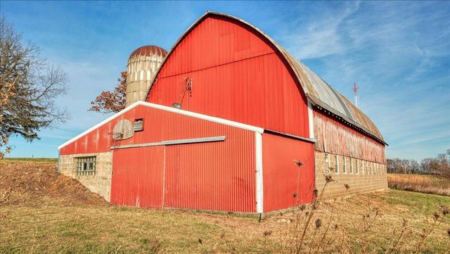 N23415 Oak Ridge DRIVE, Galesville, WI 54630