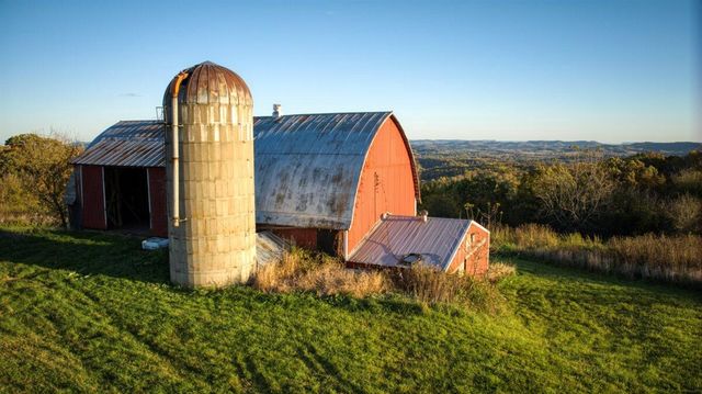 N23415 Oak Ridge DRIVE, Galesville, WI 54630