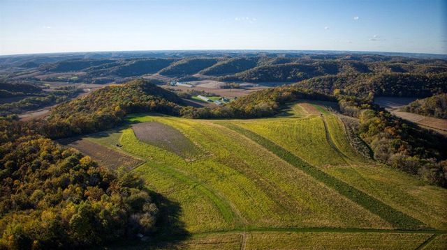 N23415 Oak Ridge DRIVE, Galesville, WI 54630