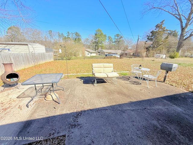 740 Robinson Road, Grenada, MS 38901