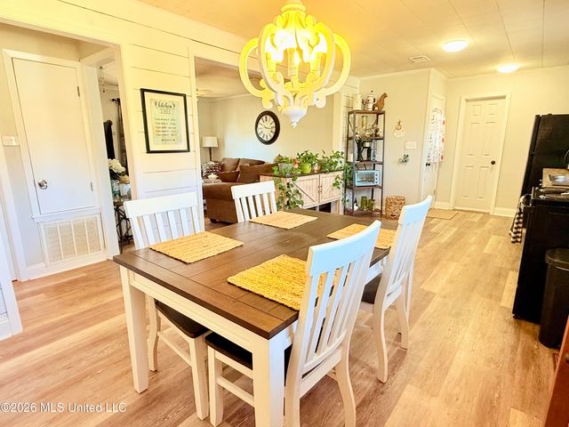 740 Robinson Road, Grenada, MS 38901