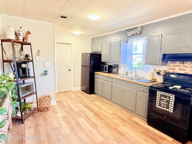 740 Robinson Road, Grenada, MS 38901