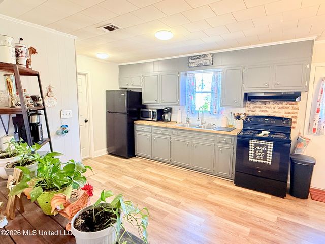 740 Robinson Road, Grenada, MS 38901