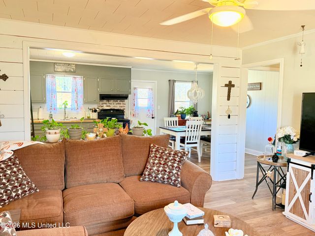 740 Robinson Road, Grenada, MS 38901