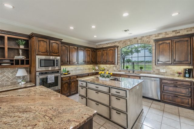 13507 Friendship Road, Pilot Point, TX 76258