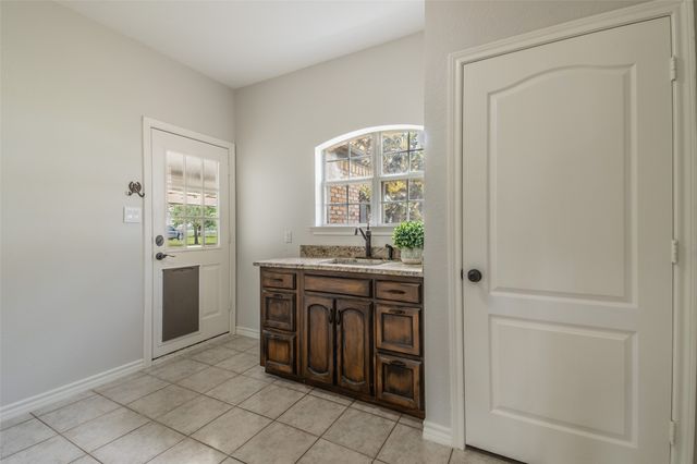13507 Friendship Road, Pilot Point, TX 76258