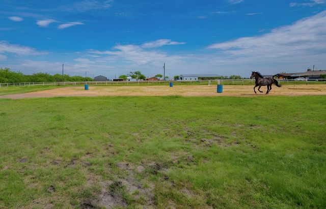 13507 Friendship Road, Pilot Point, TX 76258