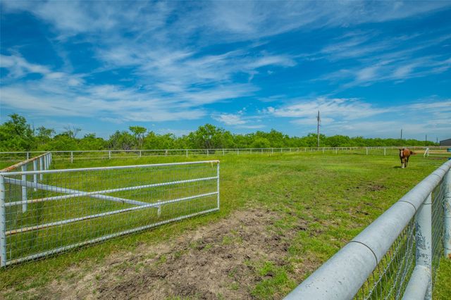 13507 Friendship Road, Pilot Point, TX 76258