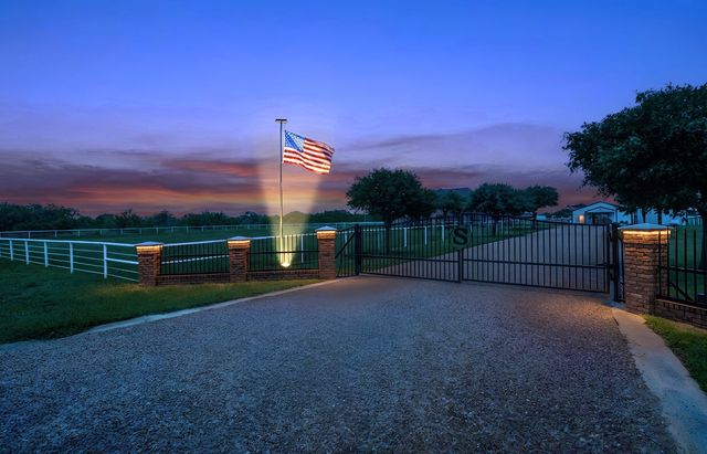 13507 Friendship Road, Pilot Point, TX 76258