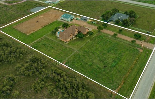 13507 Friendship Road, Pilot Point, TX 76258