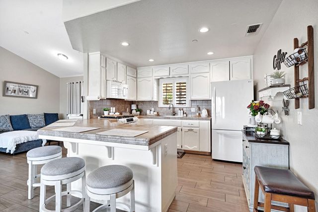 17209 Alonzo Court, Madera, CA 93638