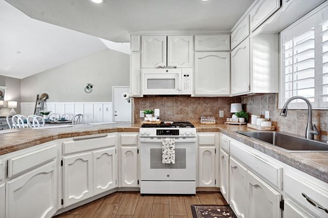 17209 Alonzo Court, Madera, CA 93638