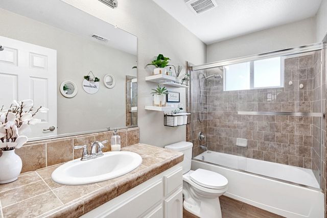 17209 Alonzo Court, Madera, CA 93638