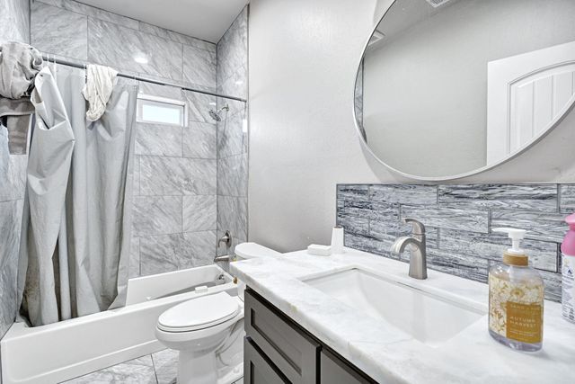 17209 Alonzo Court, Madera, CA 93638