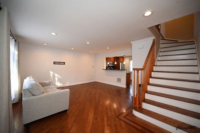 429 E Lincoln Street, Mount Prospect, IL 60056