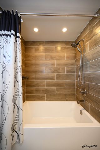 429 E Lincoln Street, Mount Prospect, IL 60056