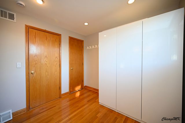 429 E Lincoln Street, Mount Prospect, IL 60056