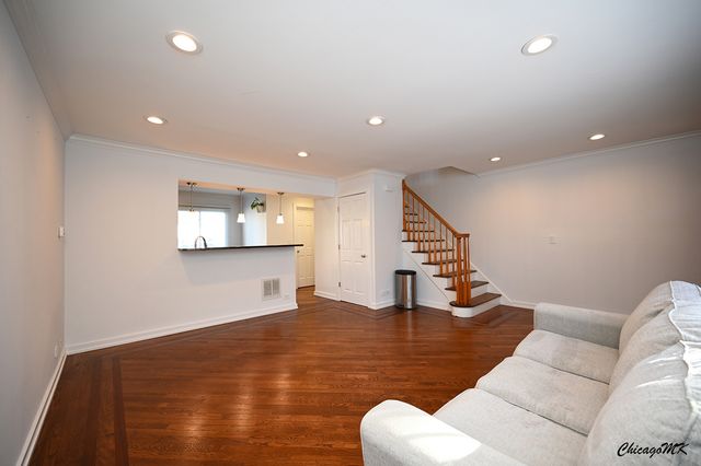 429 E Lincoln Street, Mount Prospect, IL 60056