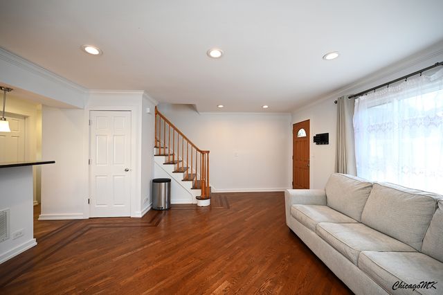 429 E Lincoln Street, Mount Prospect, IL 60056